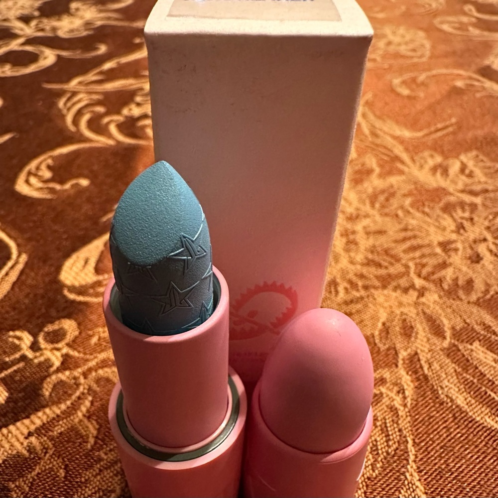 Jeffree Star Velvet Trap Lipstick - Jawbreaker